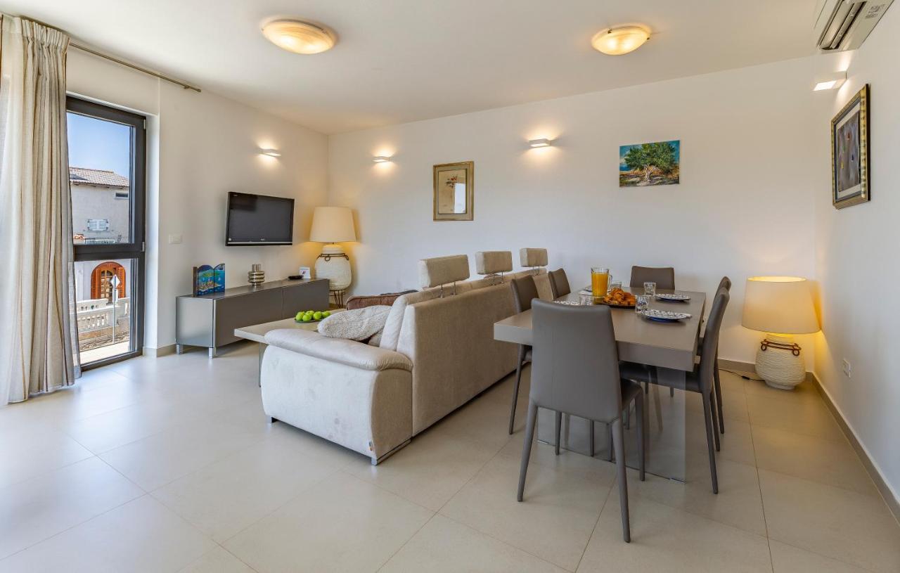 Paradiso Luxury Apartment, 로비니 외부 사진